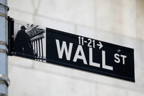 S&P 500 and Nasdaq Drop Amid Uncertainty Over the Impact of Upbeat Data on the Federal Reserve's Easing Cycle 5186080a1ea77c72c32323b758f2baf1 1