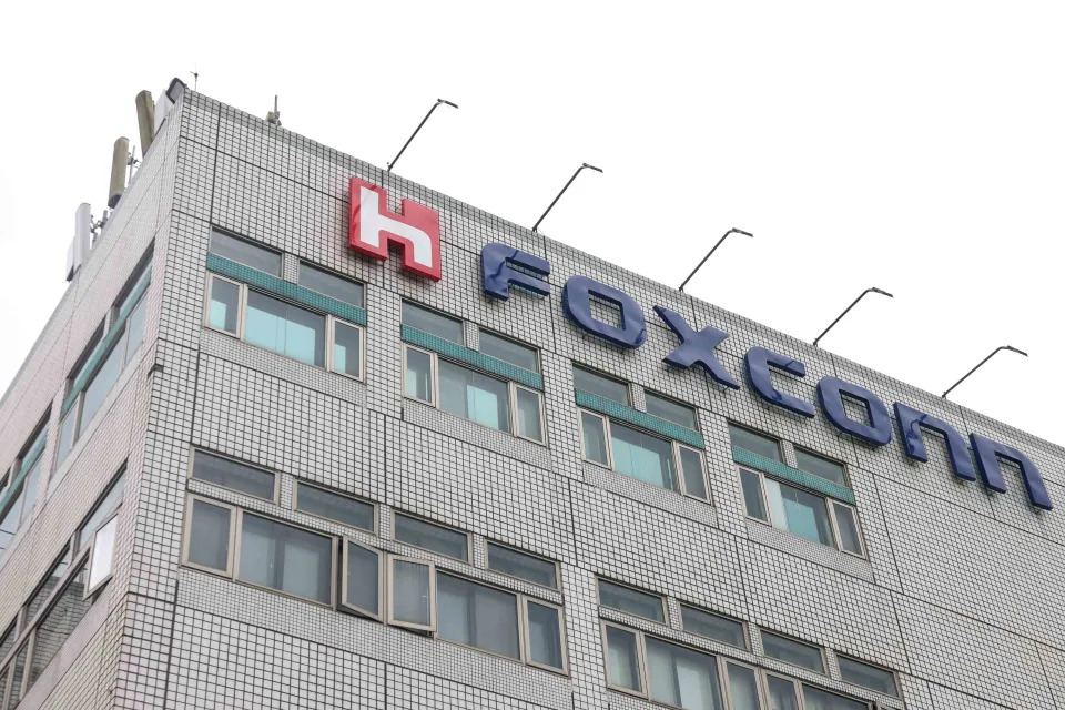 S&P 500 Performance Today: Chip Stocks Rise on Strong AI Demand at Foxconn 5d8be5a289e96c5ad30c0cc6e7bc61c7 4